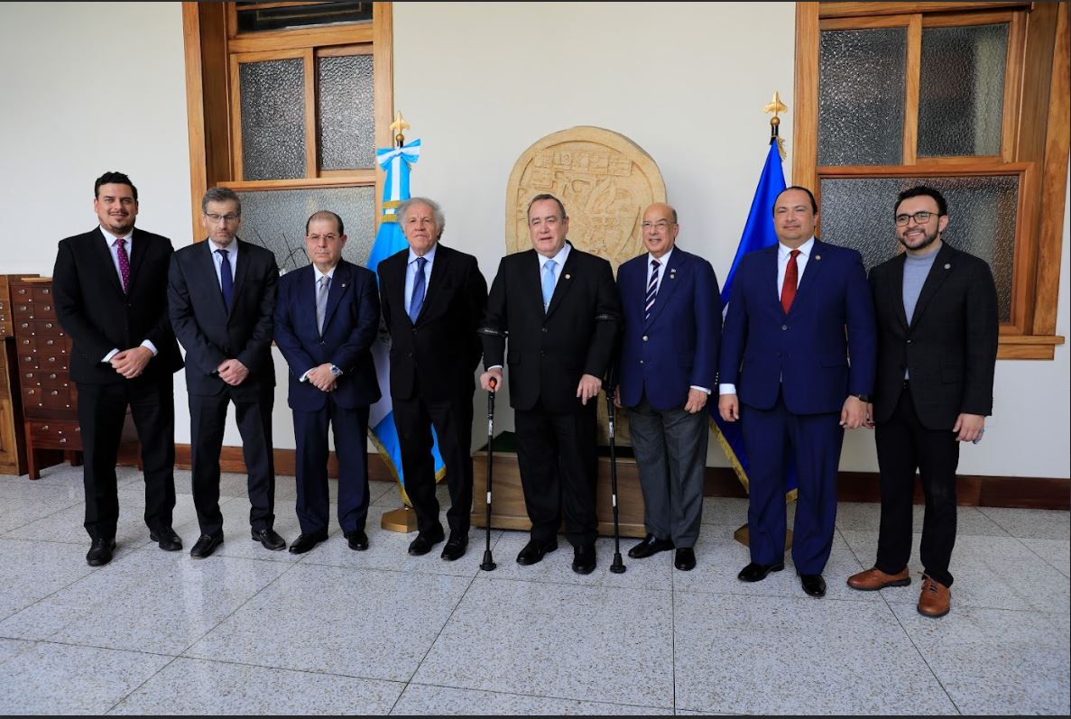 Delegación de la OEA visita Guatemala por invitación del Presidente. / Foto: Noé Pérez.