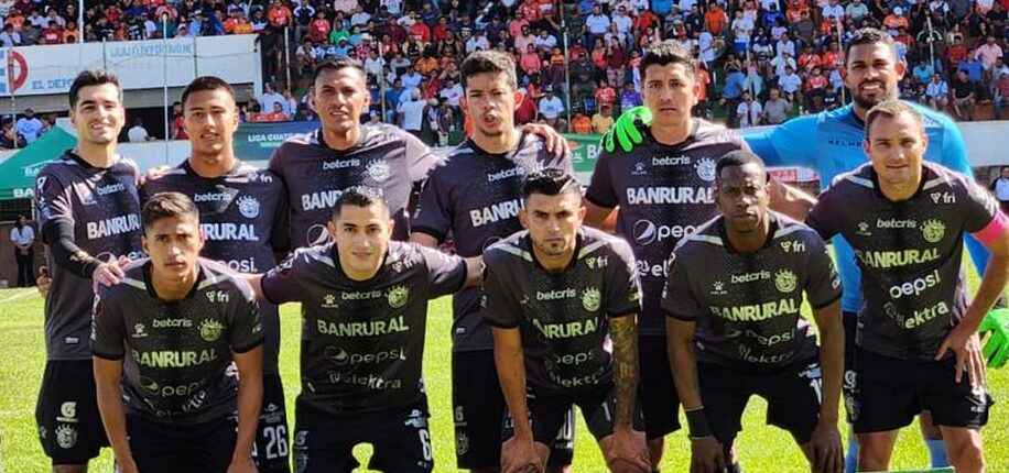 Xelajú golea a Achuapa y accede a semifinales