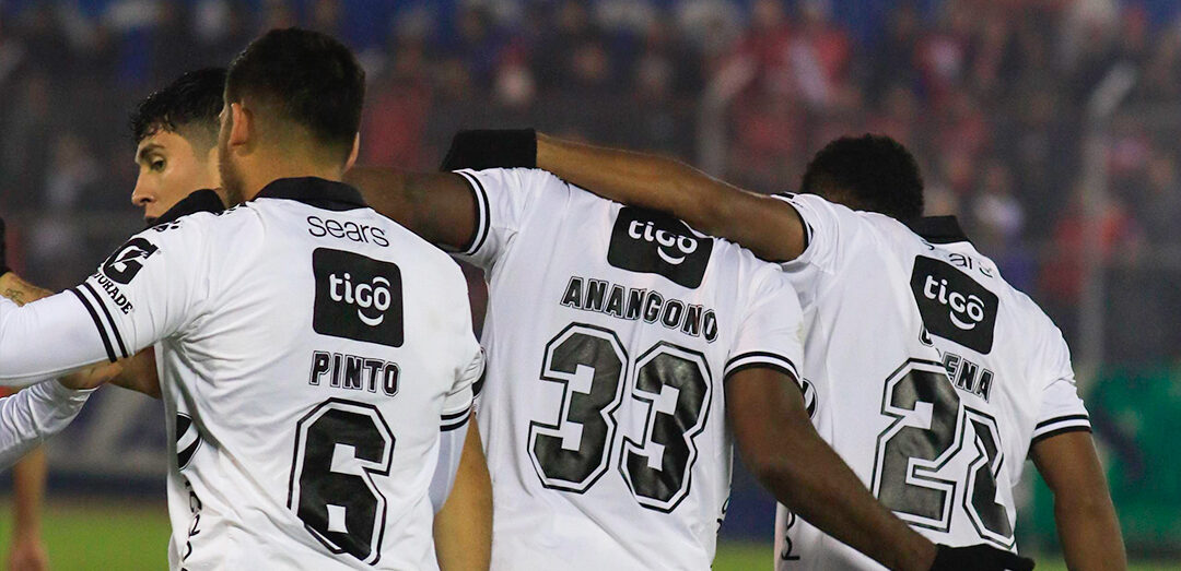Comunicaciones y Xelajú igualan en la ida de las semifinales