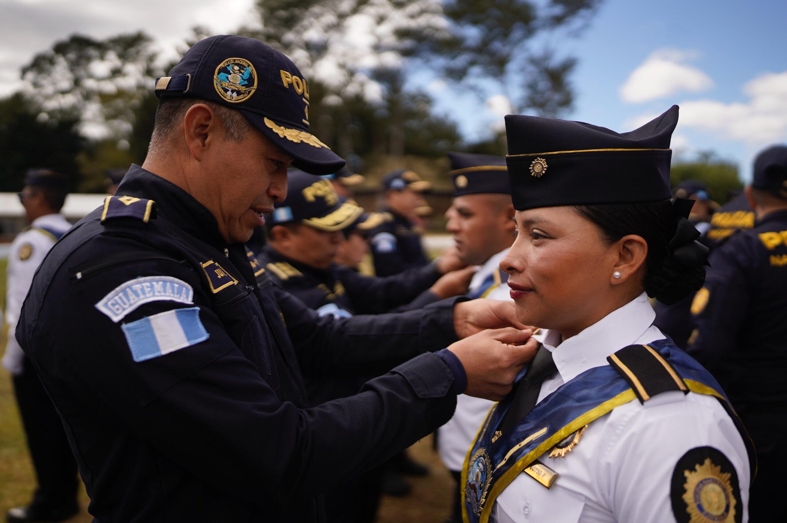 Mingob celebra graduación de 280 especialistas policiales