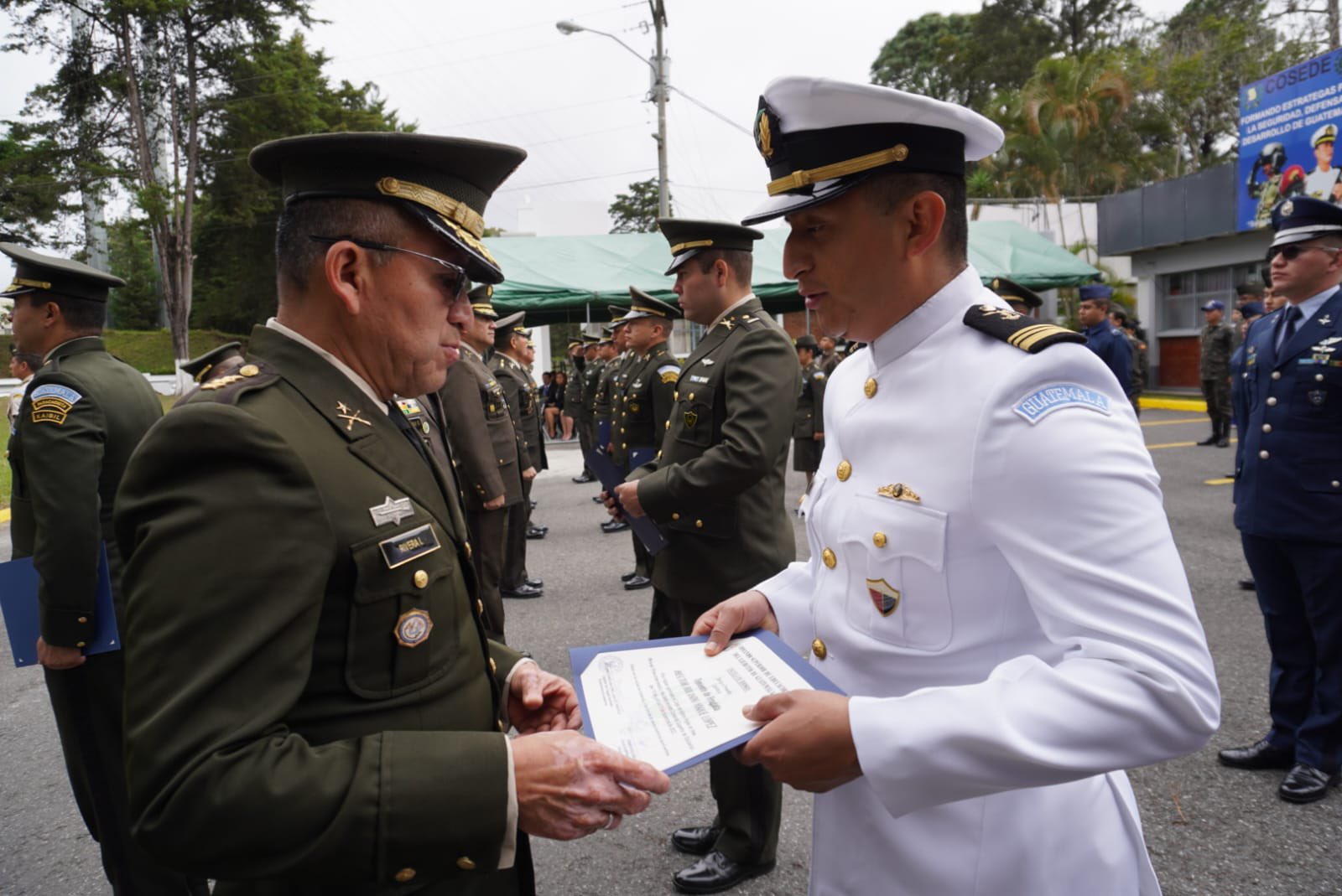 Clausuran curso nocturno de inglés virtual en el Ejército de Guatemala