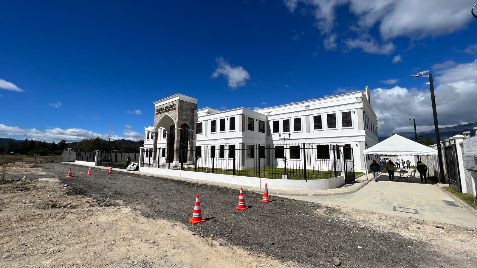 Nuevo edificio de la Empresa Eléctrica Municipal de Huehuetenango permitirá descentralizar los servicios