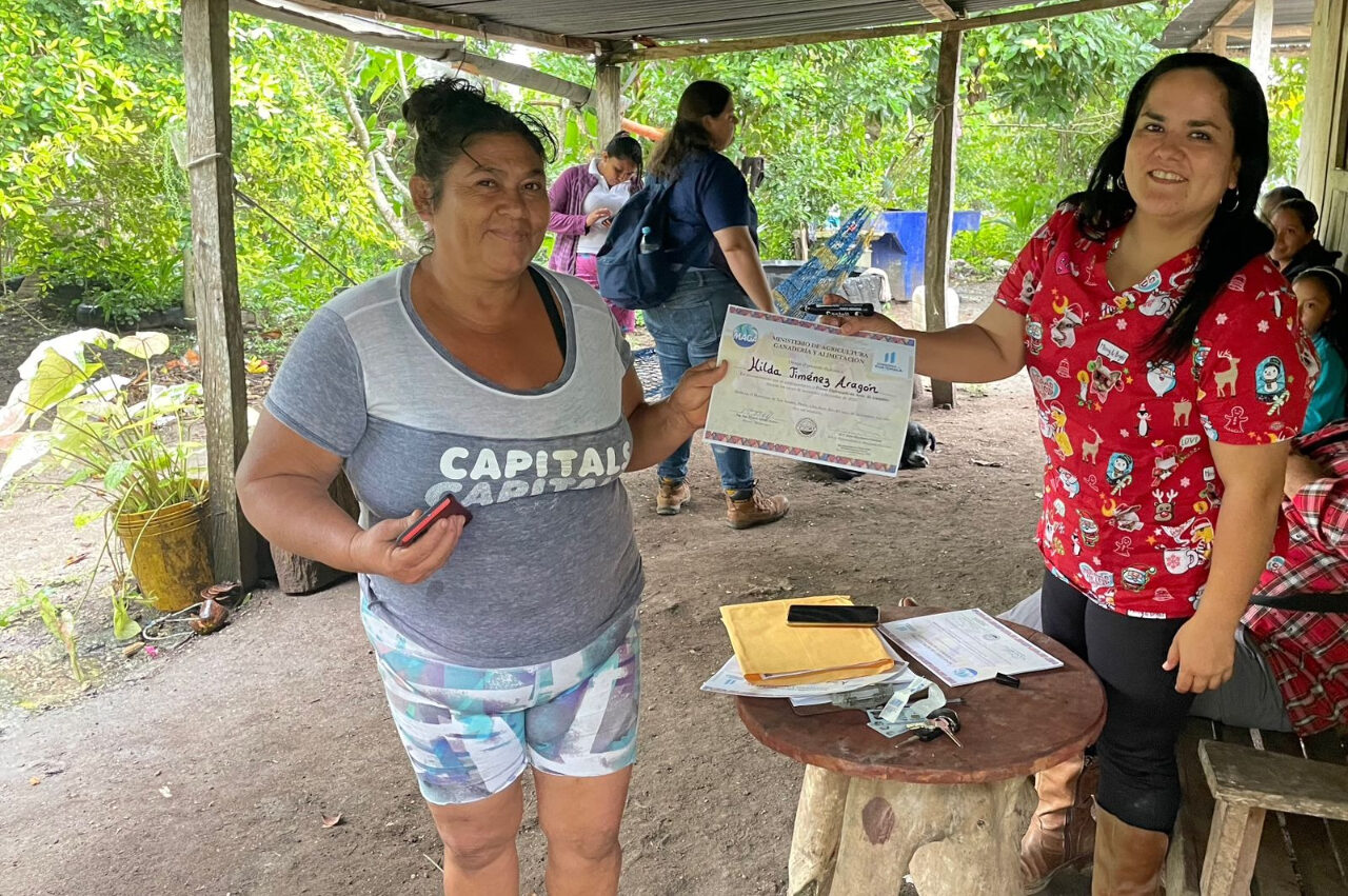 Imparten diplomado sobre crianza de aves de traspatio en Petén