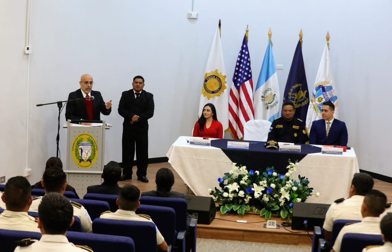 Inauguran curso de inglés en la Escuela de Especialidades de la PNC