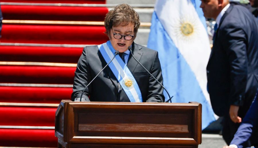 Milei jura “por Dios y por la patria” al asumir la Presidencia de Argentina