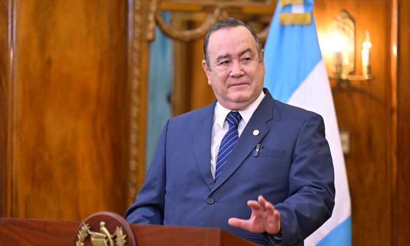 Presidente Giammattei anuncia incrementos al salario mínimo