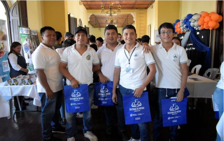 Segeplan promovió el otorgamiento de 24 mil 392 becas