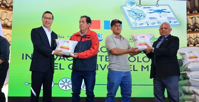 Brindan capacitación innovadora para agricultores en Baja Verapaz