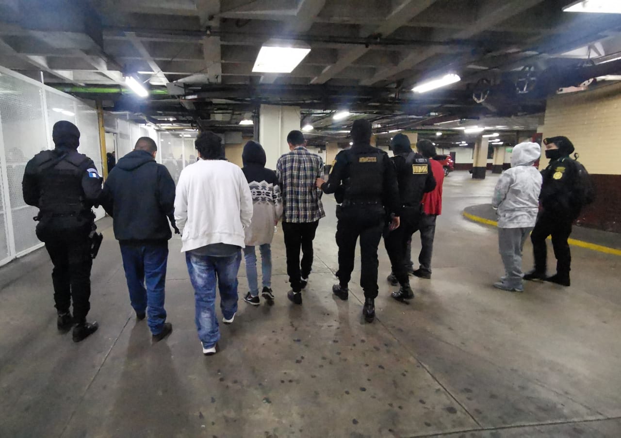 Agentes de la SGAIA, PNC y el MP logran la captura de trece presuntos distribuidores