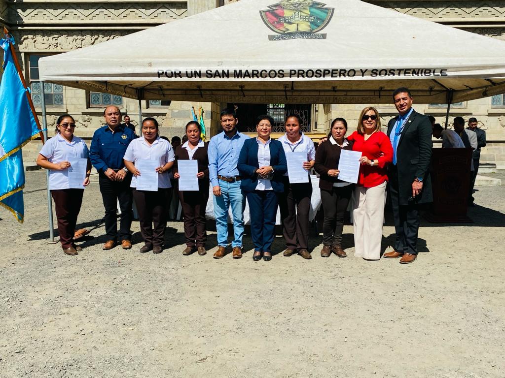 Suman 500 auxiliares de enfermería y enfermeras trasladados a renglón permanente en San Marcos