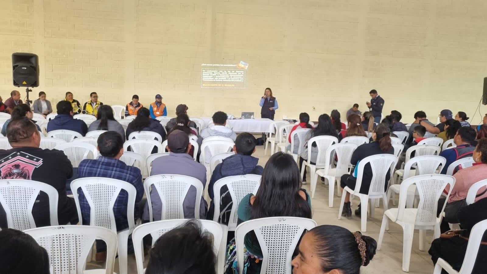 Capacitan a vendedores de juegos pirotécnicos en Huehuetenango