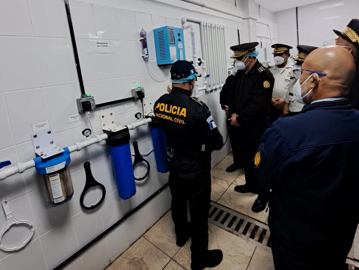 Inauguración de la planta purificadora de agua para la PNC