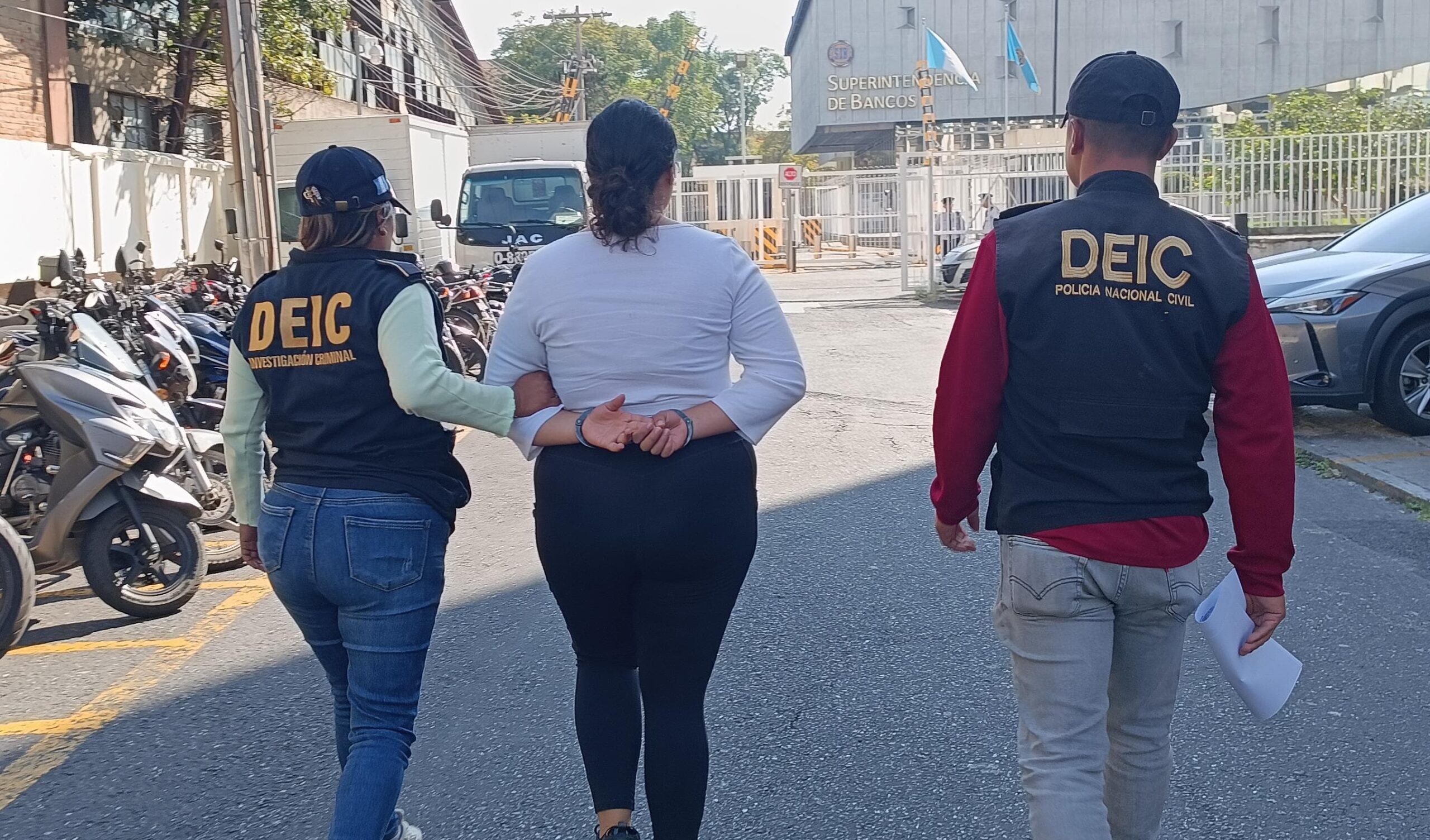 La PNC capturó en zona 6 capitalina fue capturada Rosa "N" por el delito de hurto.