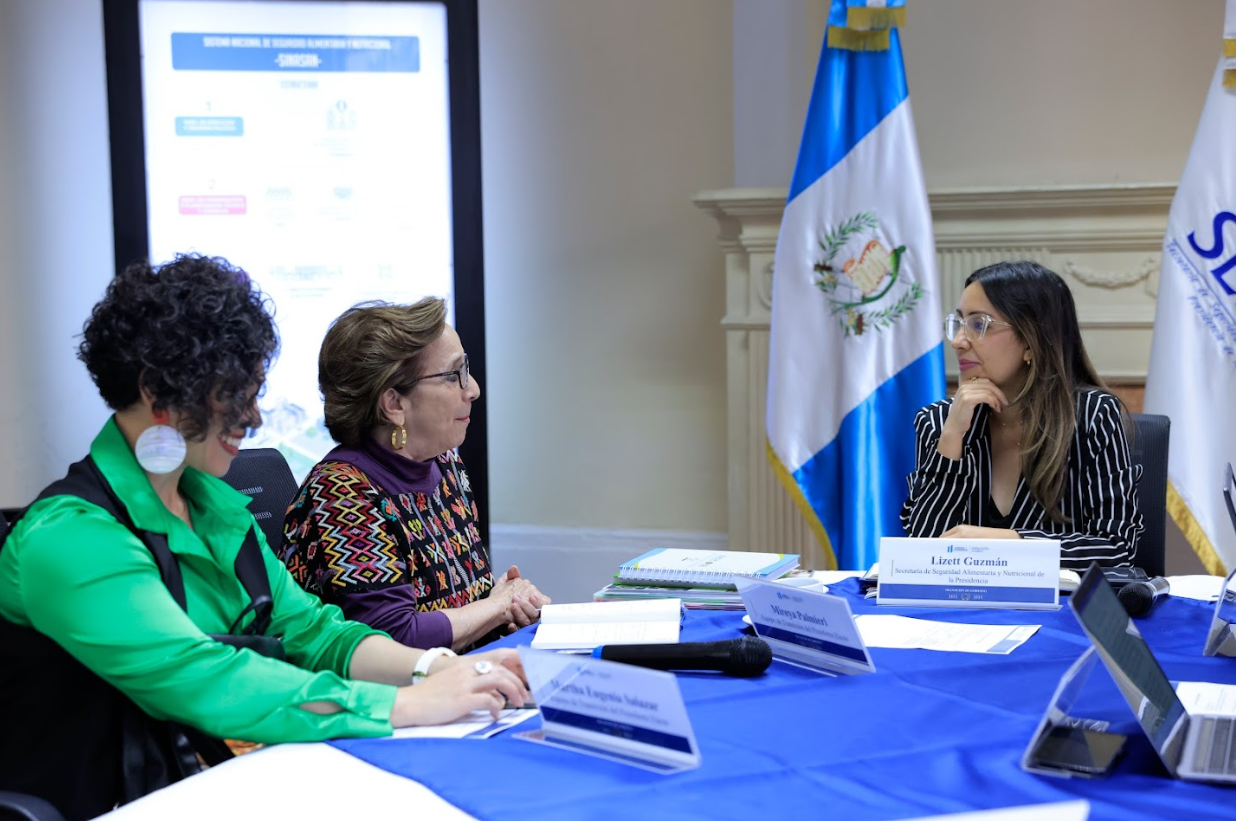 Delegadas del binomio electo y secretaria de Sesan. / Foto: Gilber García.