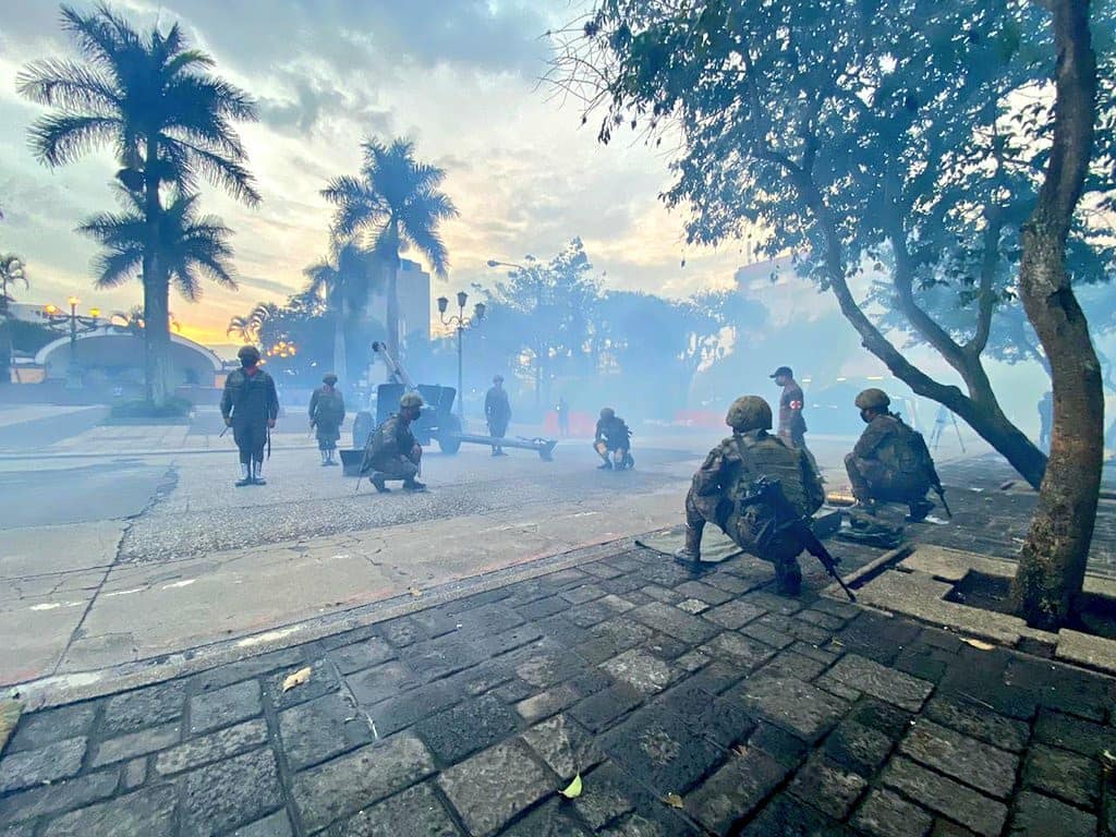 Las 21 salvas de artillería, un saludo de honor para las nuevas autoridades