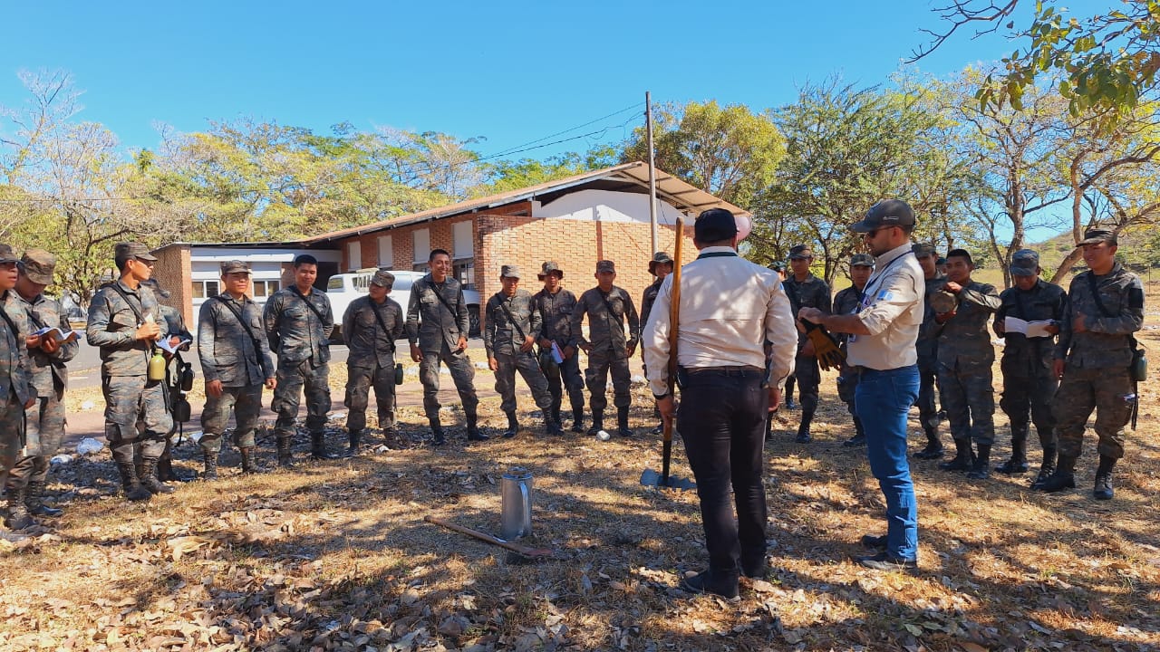 Tercera Brigada Militar de Infantería en Jutiapa se capacita en combate a incendios forestales
