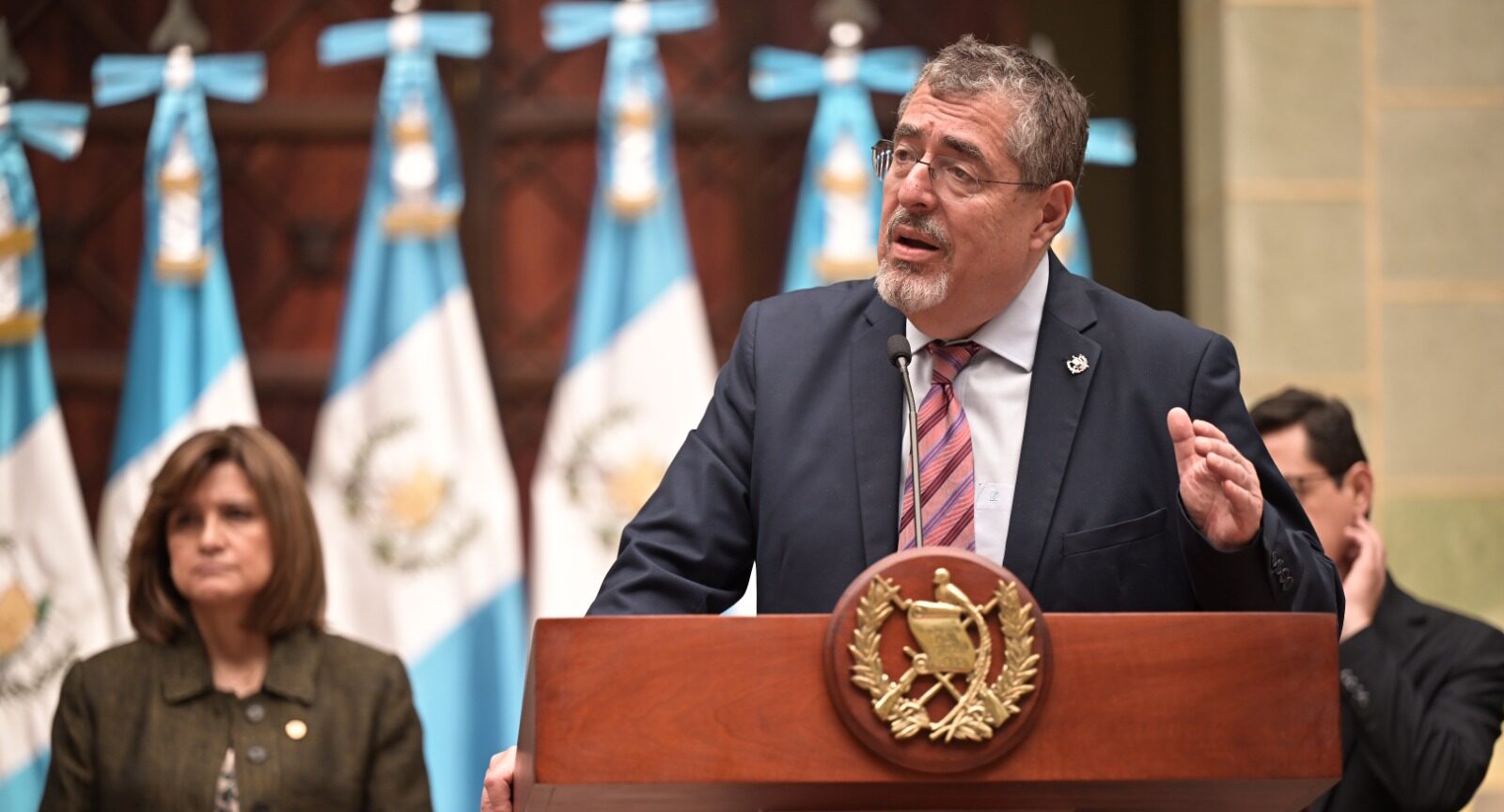 El jefe del Ejecutivo ofreció una conferencia de prensa en el Palacio Nacional de la Cultura. /Foto: Gobierno de Guatemala.