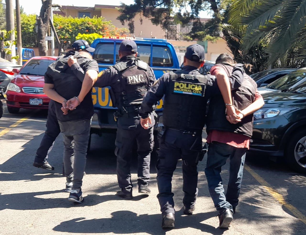 Ministro de Gobernación reacciona a detención de presuntos robacarros y denuncia ciudadana