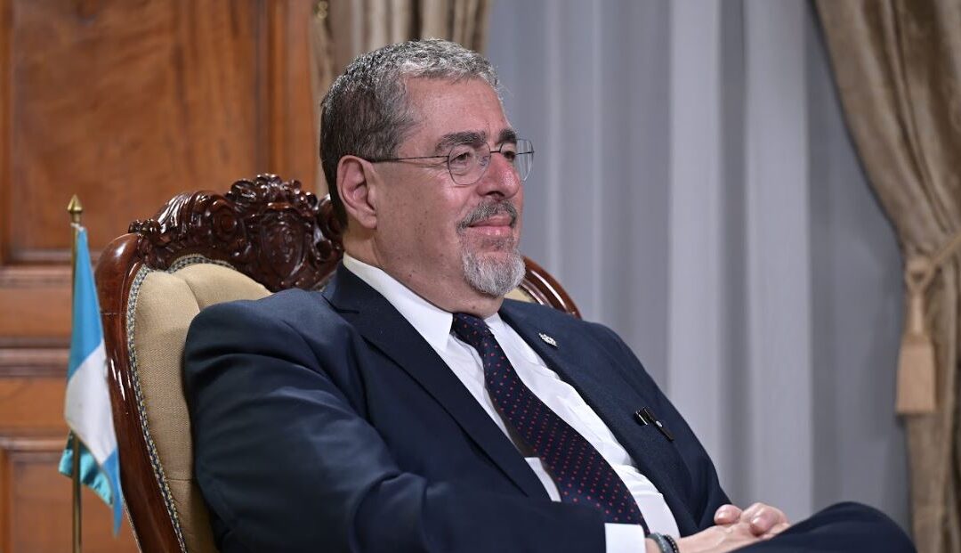 Bernardo Arévalo aboga por el rescate institucional