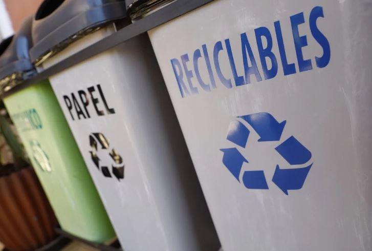 "Contribuyamos activamente a reducir, reciclar y reutilizar para construir un futuro más limpio y sostenible".// Foto: DCA.