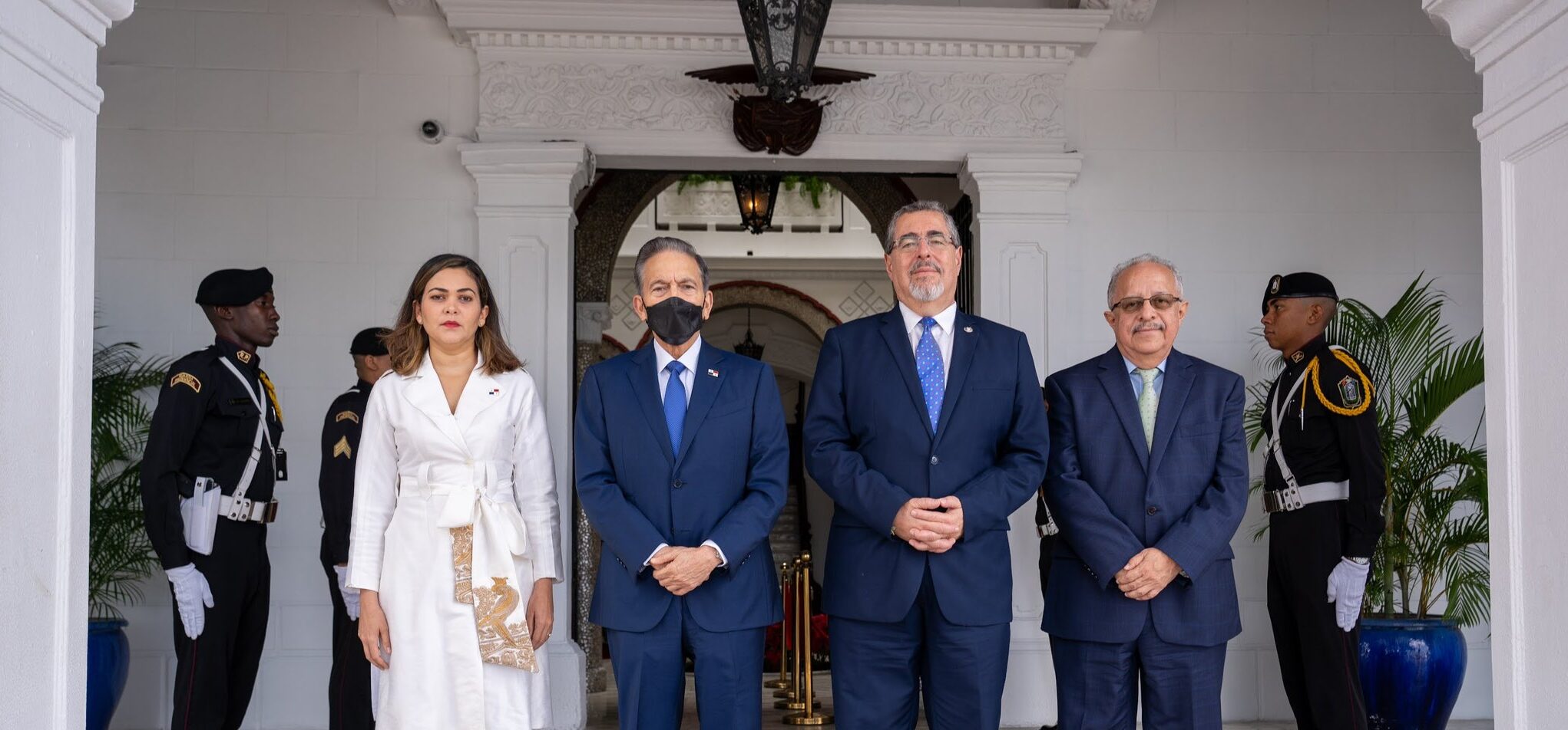 Presidente de Panamá desea lo mejor a Bernardo Arévalo