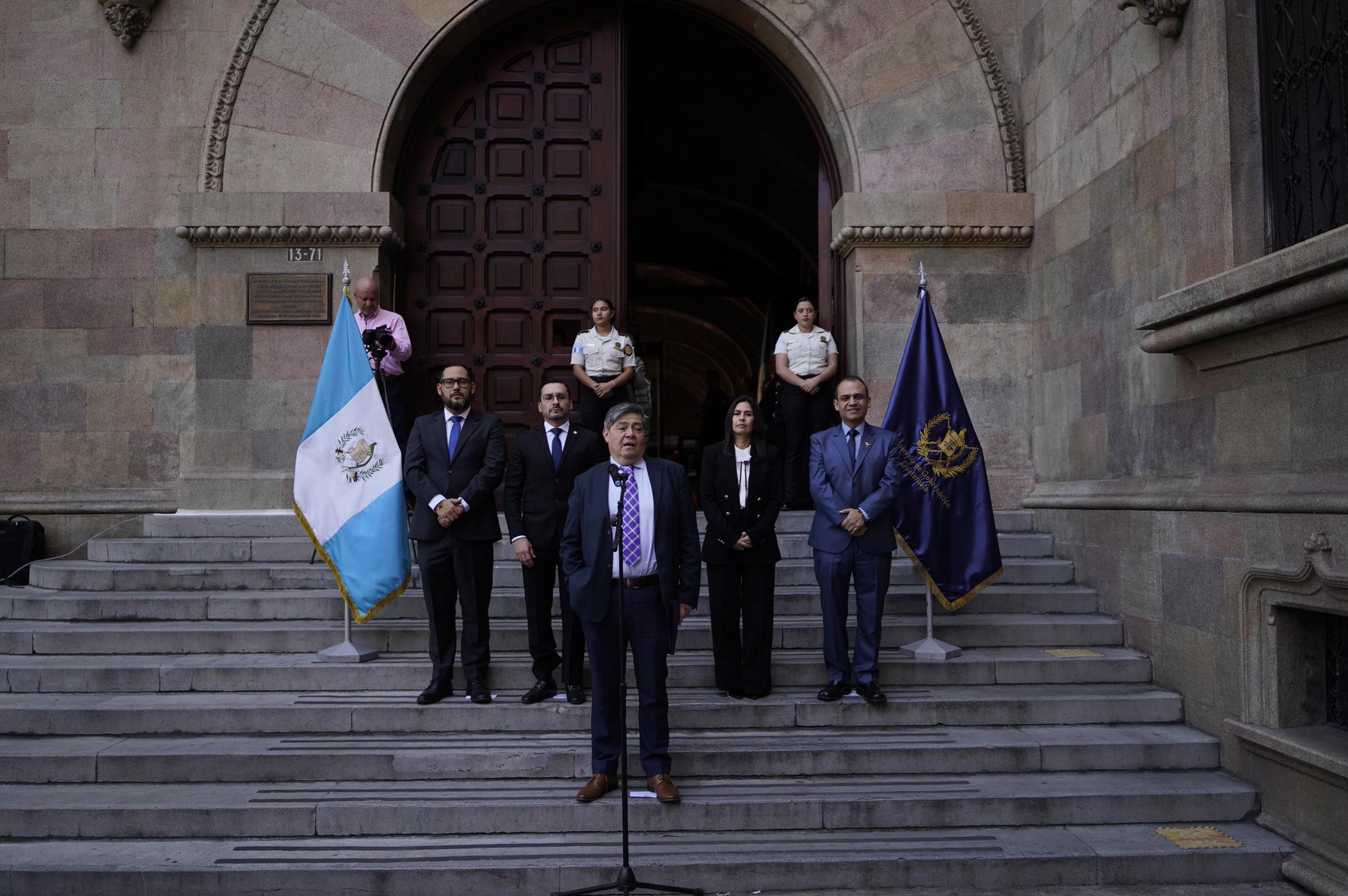 Ministro de Gobernación presenta su equipo de trabajo
