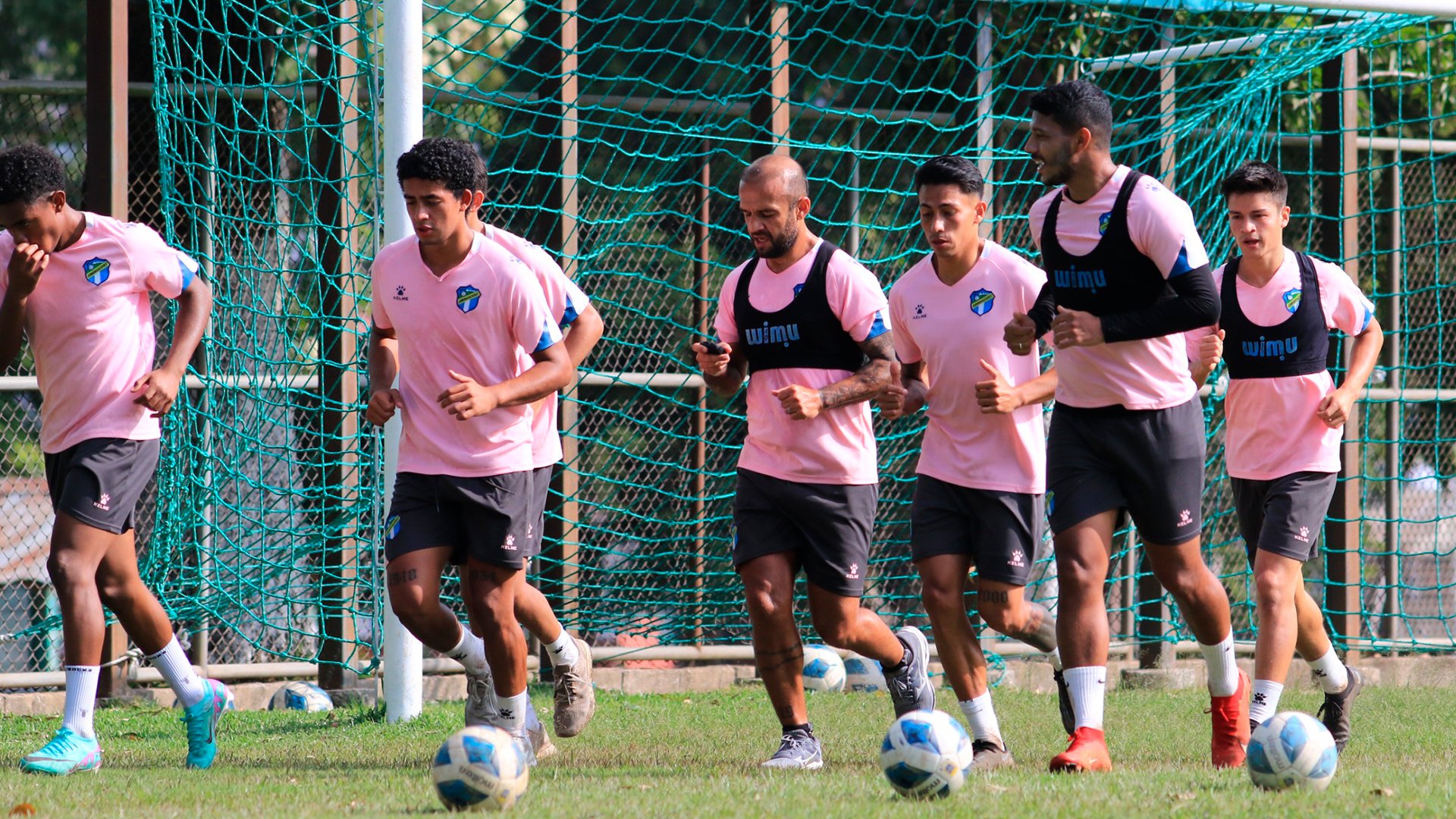 Comunicaciones inicia la defensa del título ante Xinabajul
