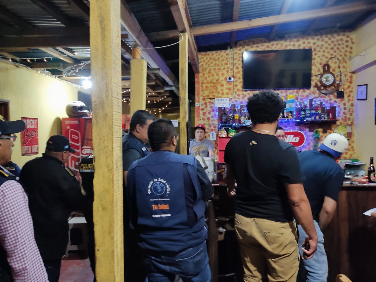 Operativos se desarrollaron en ventas y expendios de bebidas alcohólicas. /Foto: MSPAS