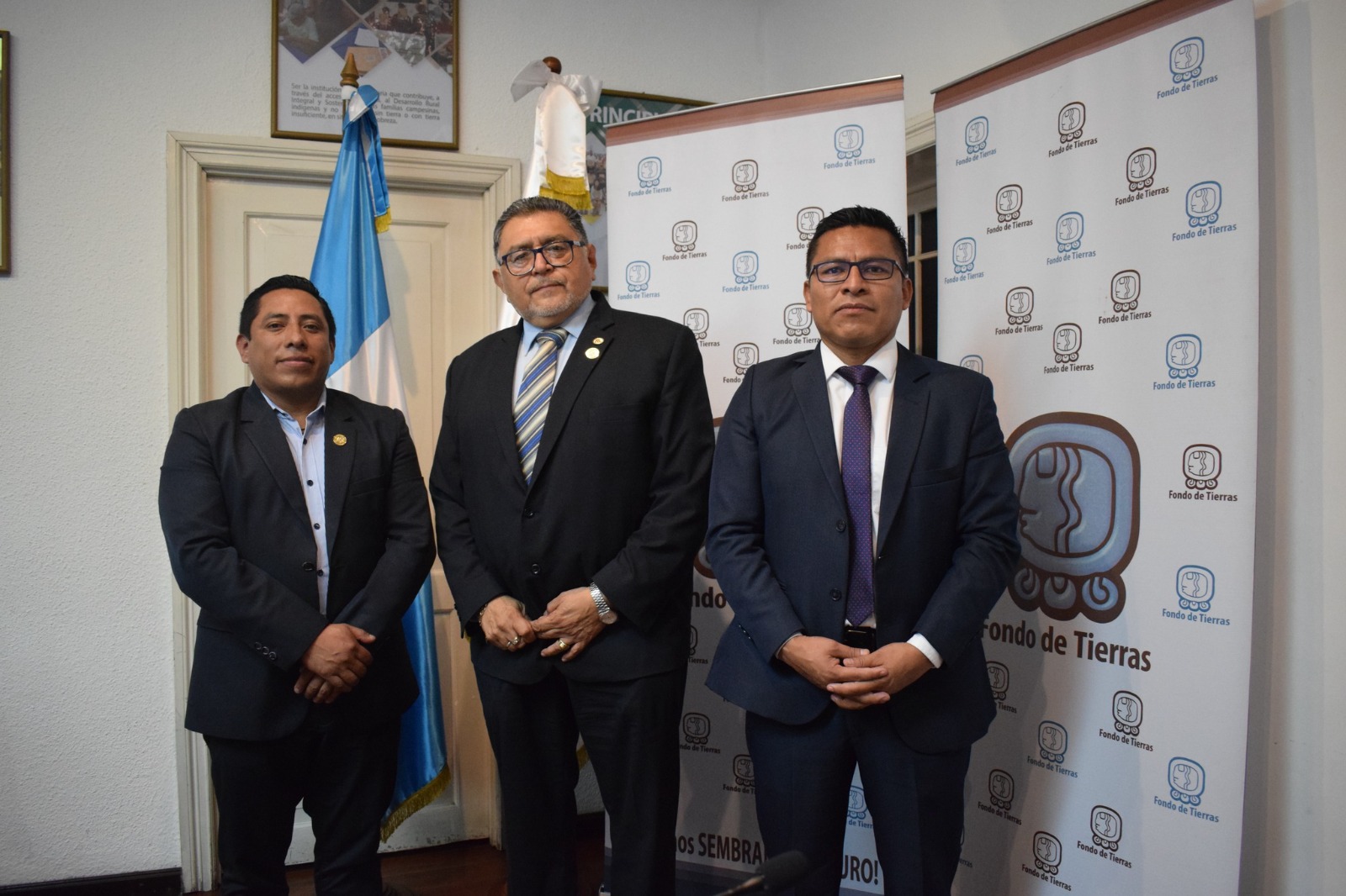 Maynor Estrada titular del MAGA asume como presidente del Inab y director del Fondo de Tierras