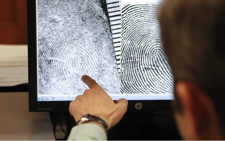 Revolución para medicina forense: una persona puede tener las mismas huellas dactilares