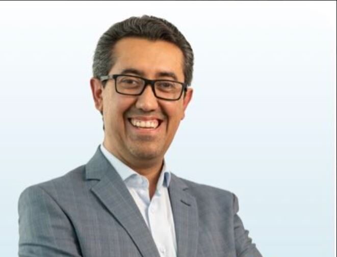 Jonathan Menkos asume como ministro de Finanzas Públicas