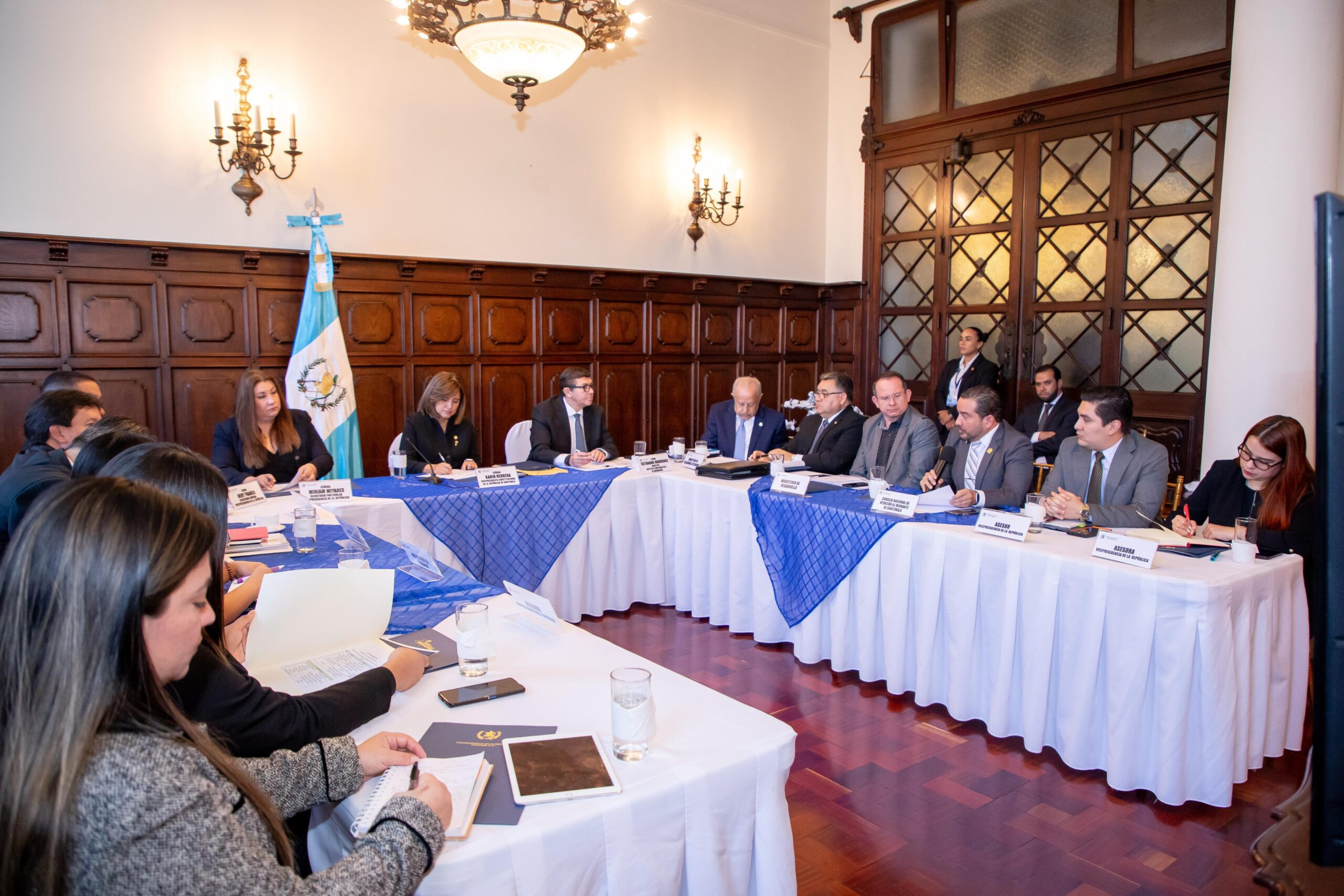 Vicepresidenta aborda con autoridades temas de orden migratorio