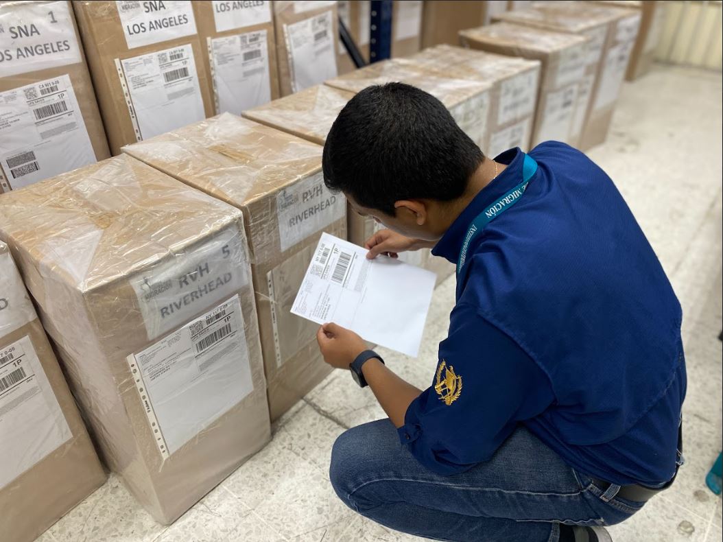 Migración realiza segundo envió de cartillas para pasaportes del año