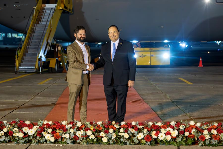 Presidente de Chile, Gabriel Boric, arriba a Guatemala