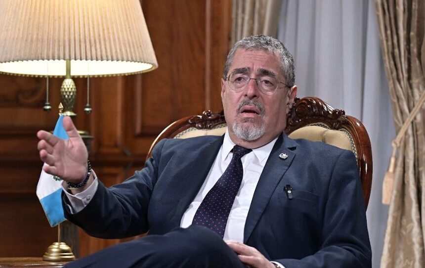 Gobernante Arévalo: “Lo más urgente es el combate de la corrupción, pero lo más importante es el desarrollo”