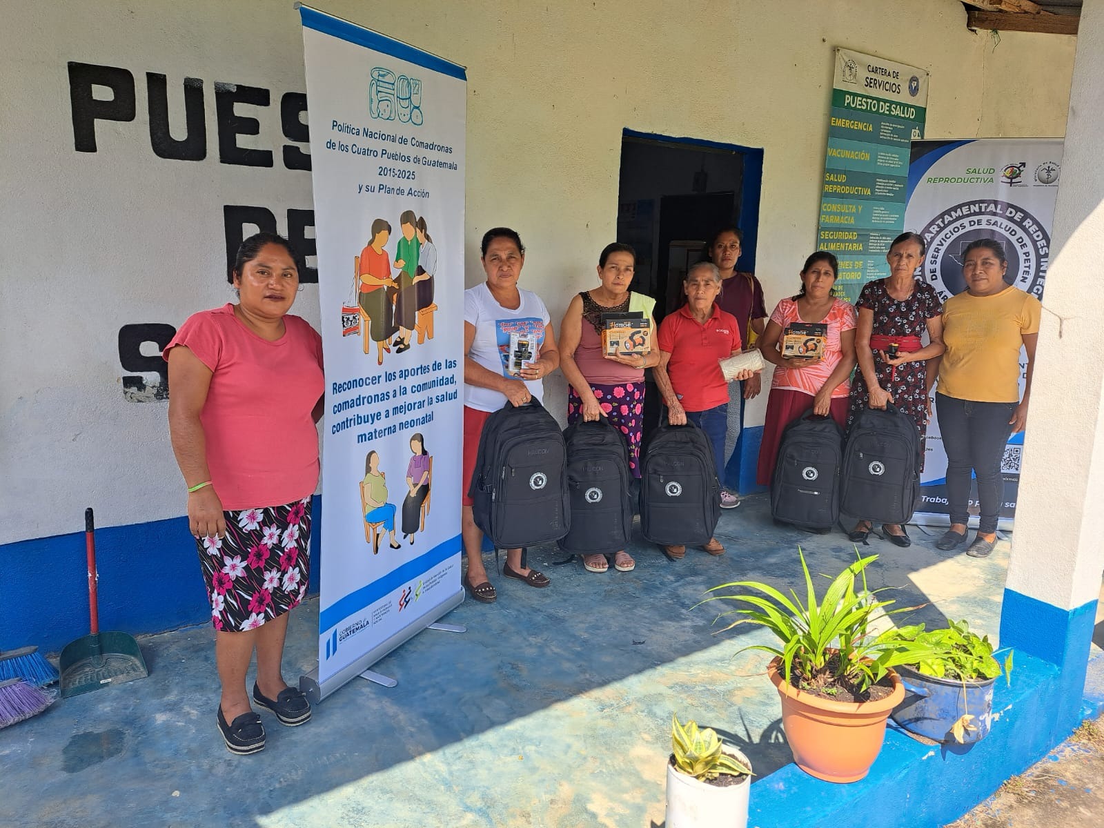 Reconocen a abuelas comadronas de Dolores, Petén