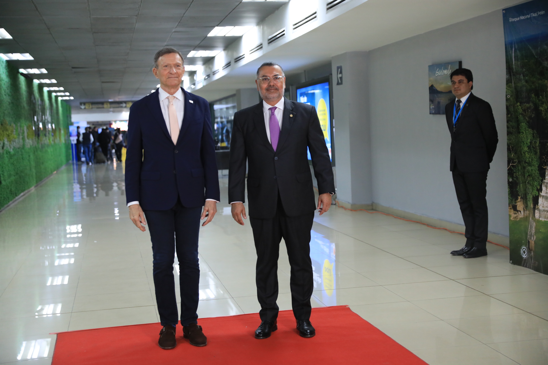 Guatemala recibe a canciller de República Dominicana, Roberto Álvarez Gil