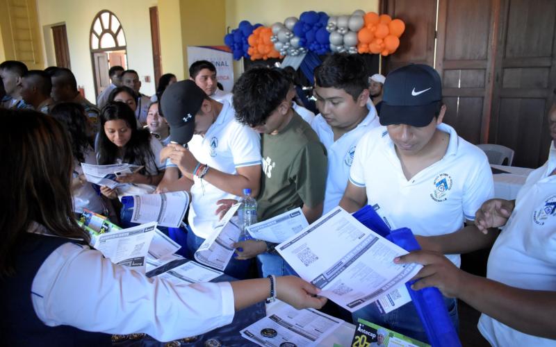 Segeplan buscará fortalecer oferta de becas en ciencia y tecnología