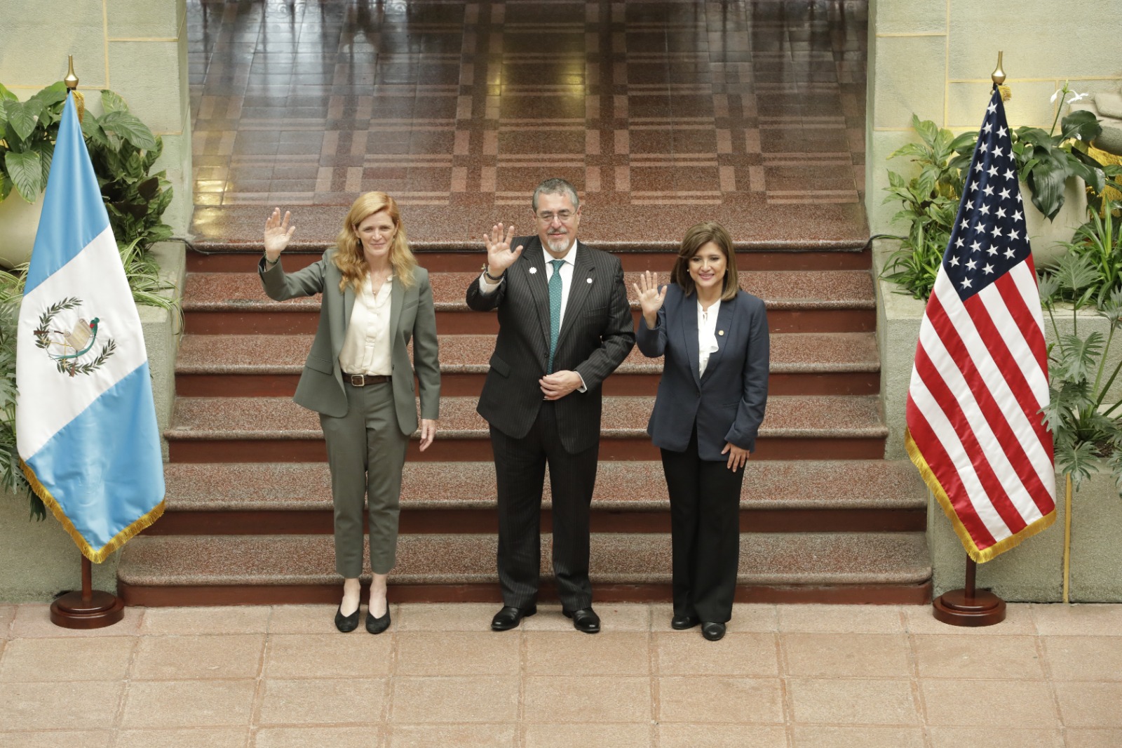 Samantha Power junto al binomio presidencial. / Foto: Álvaro Interiano.