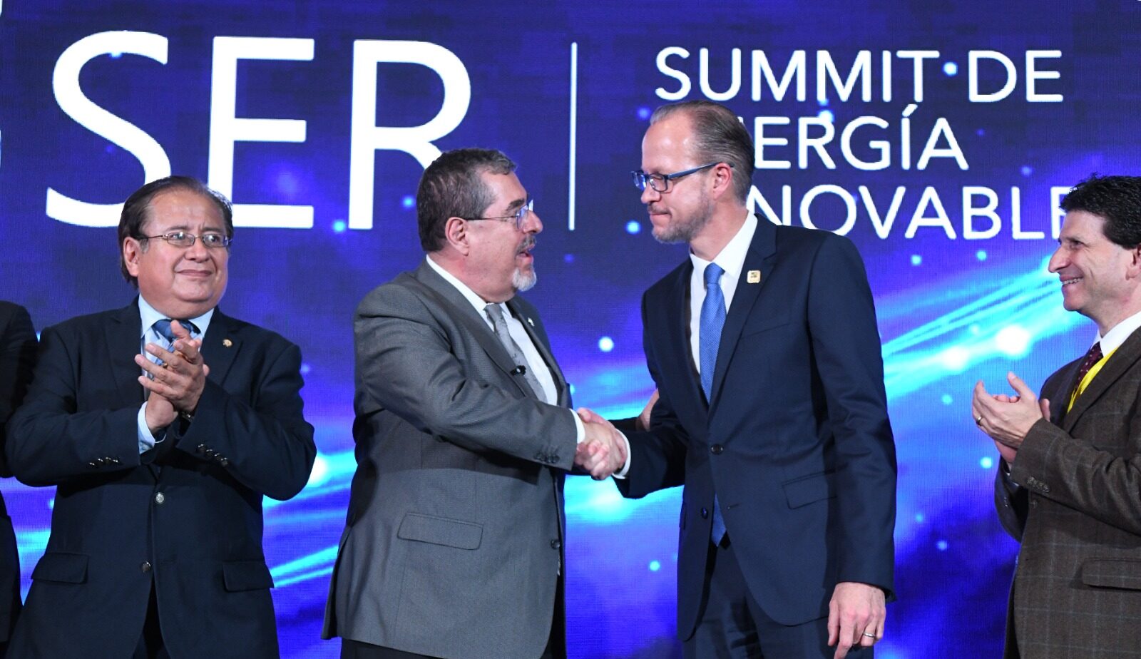 Presidente demuestra su compromiso con la energía renovable y el desarrollo sostenible. / Foto: Carlos Jacinto.