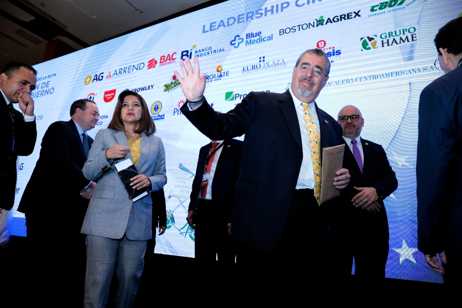 Gobierno apuesta por el comercio y la inversión