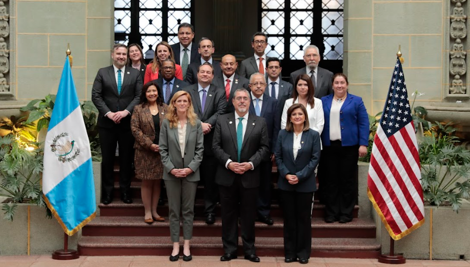 Delegación estadounidense con el binomio presidencial y funcionarios guatemaltecos. / Foto: Gobierno de Guatemala.