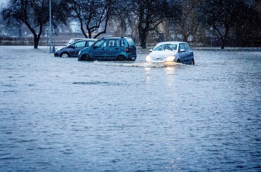 Frío extremo, nieve e intensas lluvias colapsan media Europa