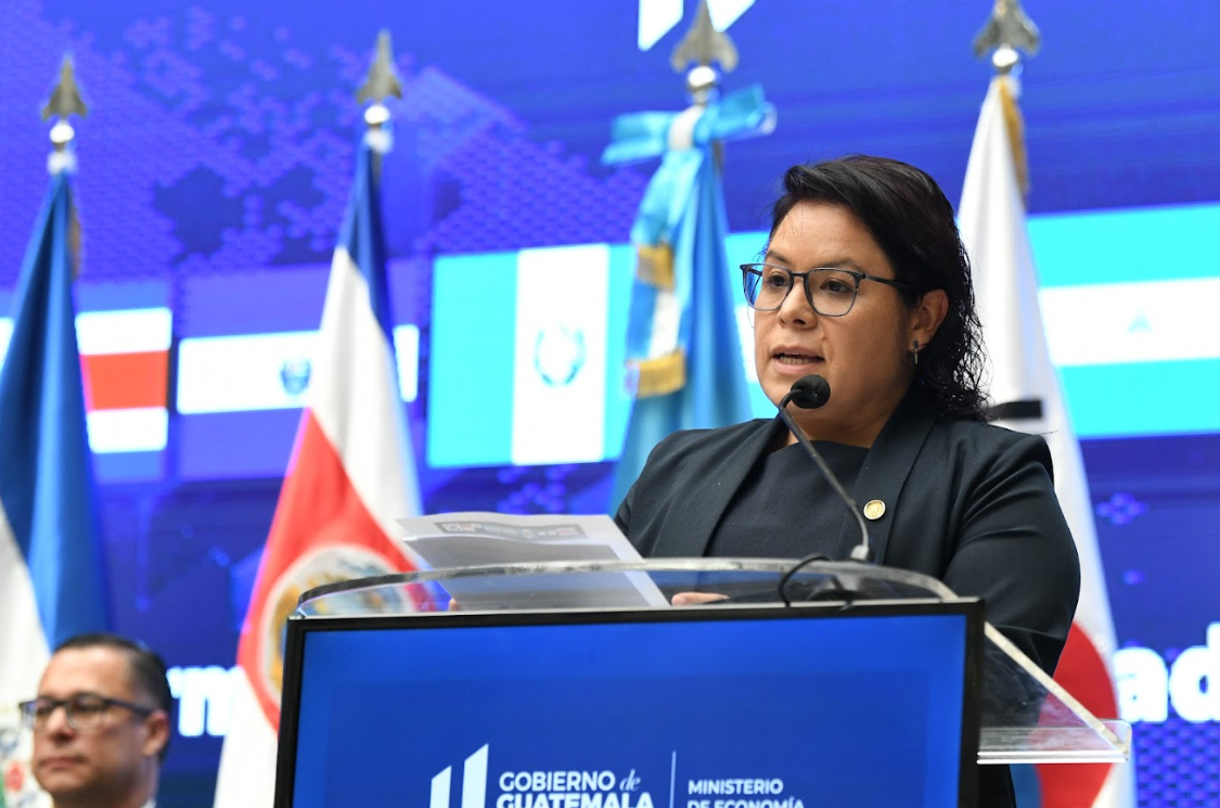 La ministra de Economía se refirió a los beneficios que conllevan el TLC. / Foto: Carlos Jacinto.