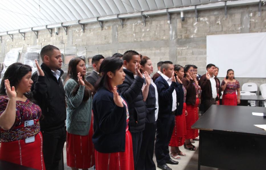 Salubristas de Quiché han sido incorporados a plazas permanentes bajo renglón 011