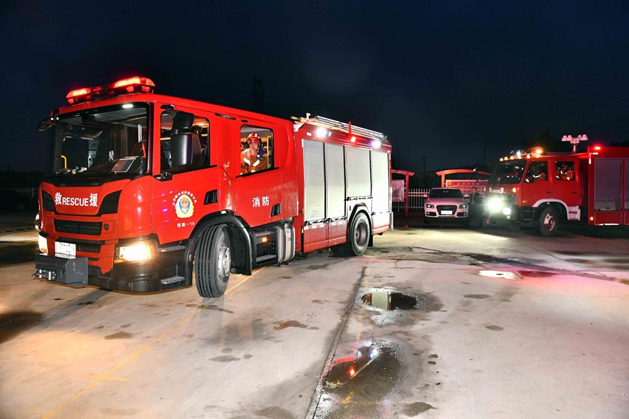 Movilizan equipos de rescate tras el terremoto en China. / Foto: EFE.