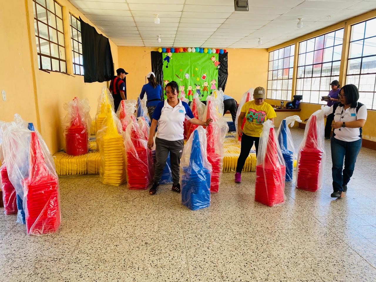 Entregan materiales didácticos deportivos en San Marcos