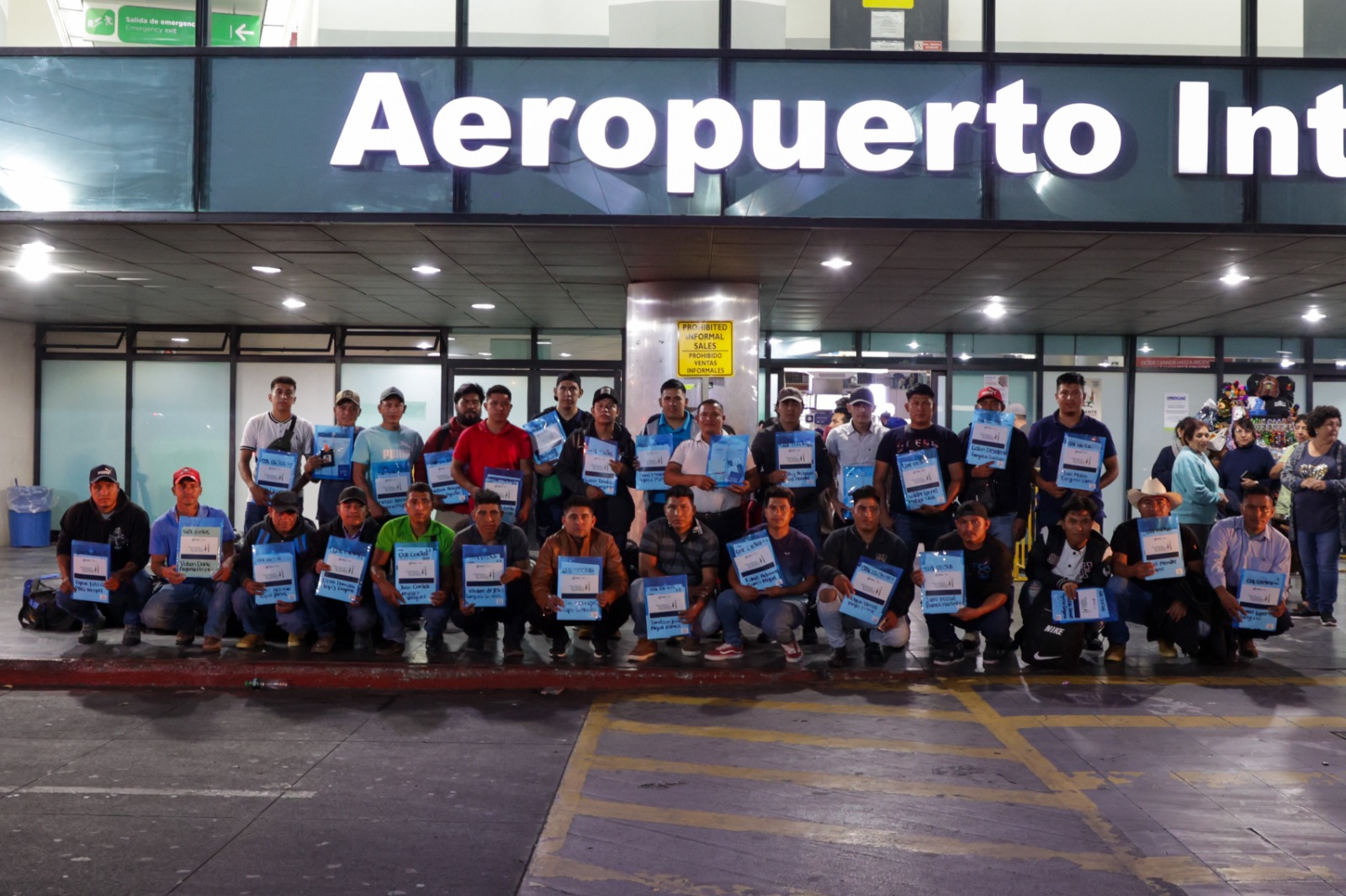 Grupo de guatemaltecos beneficiados con el Programa de Trabajo Temporal. /Foto: Mintrab.