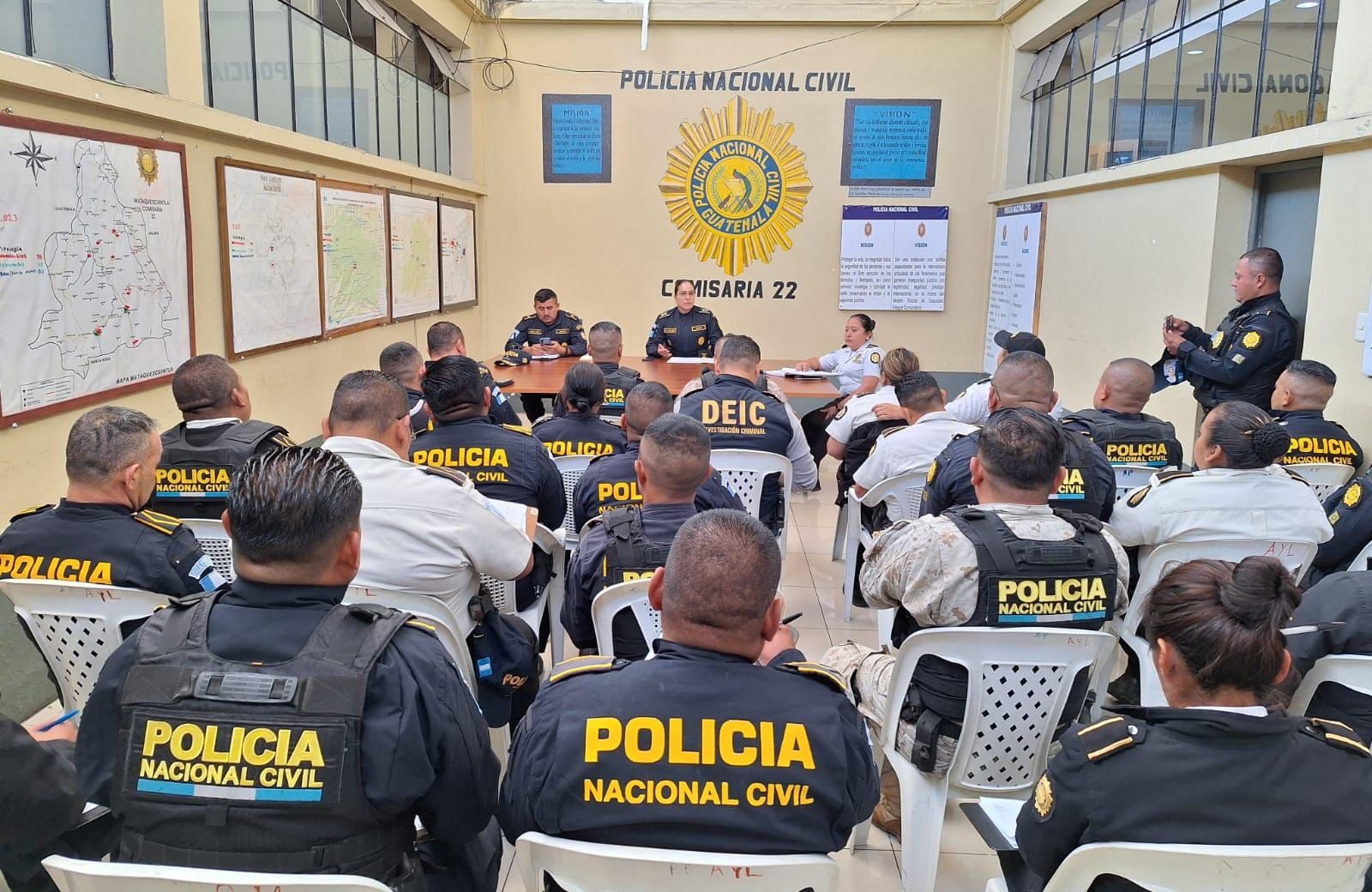 Jefa de la Comisaría 22 de la PNC encabeza reunión de trabajo
