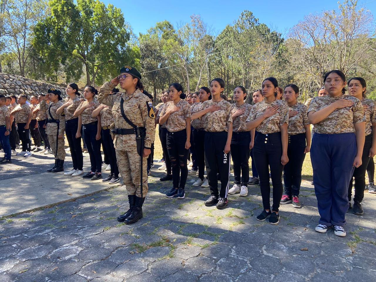 Más de 50 jóvenes participan en ciclo de entrenamiento militar en Huehuetenango